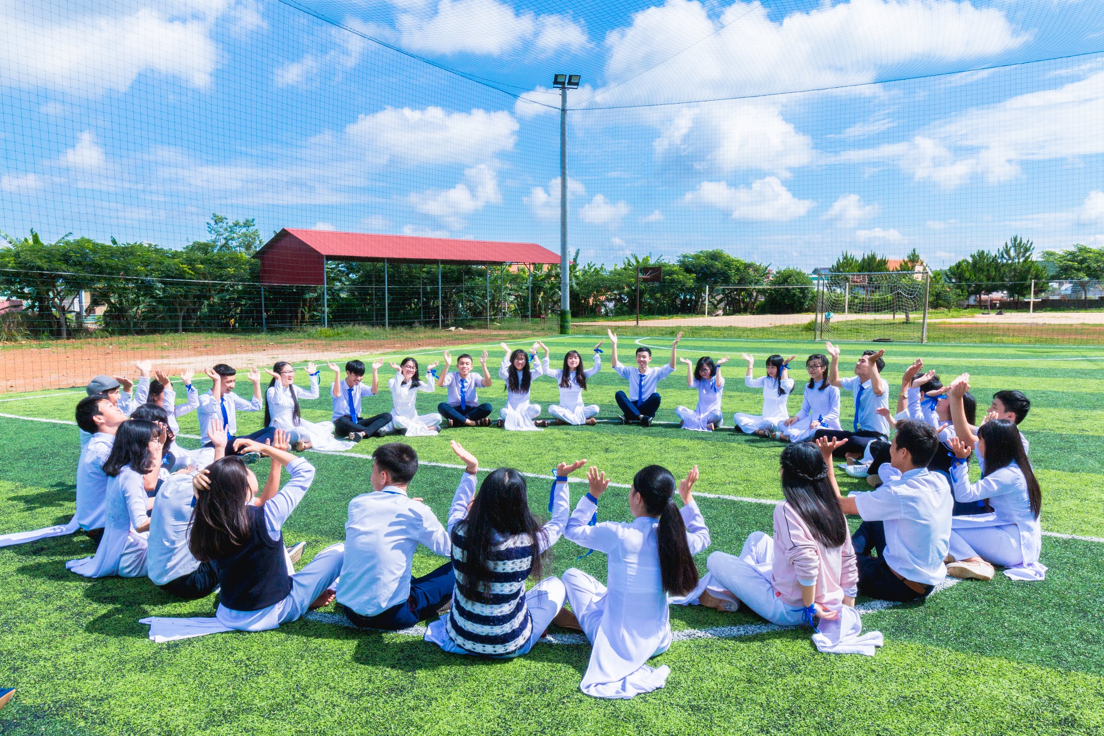 Developing democratic dialogue at school with a gamification-based online training
