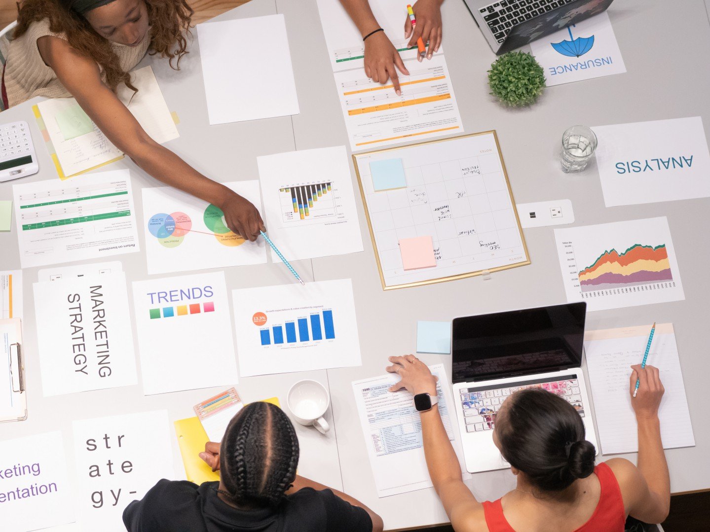 Colmare il divario di competenze digitali nelle PMI europee: Partecipa al questionario per promuovere l’innovazione digitale