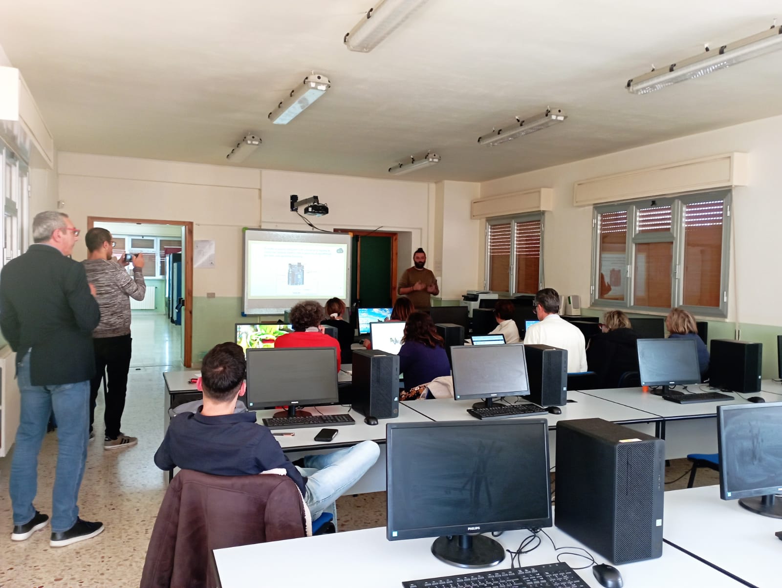 Nuove tecnologie: continua la formazione per docenti e formatorɜ delle aree rurali