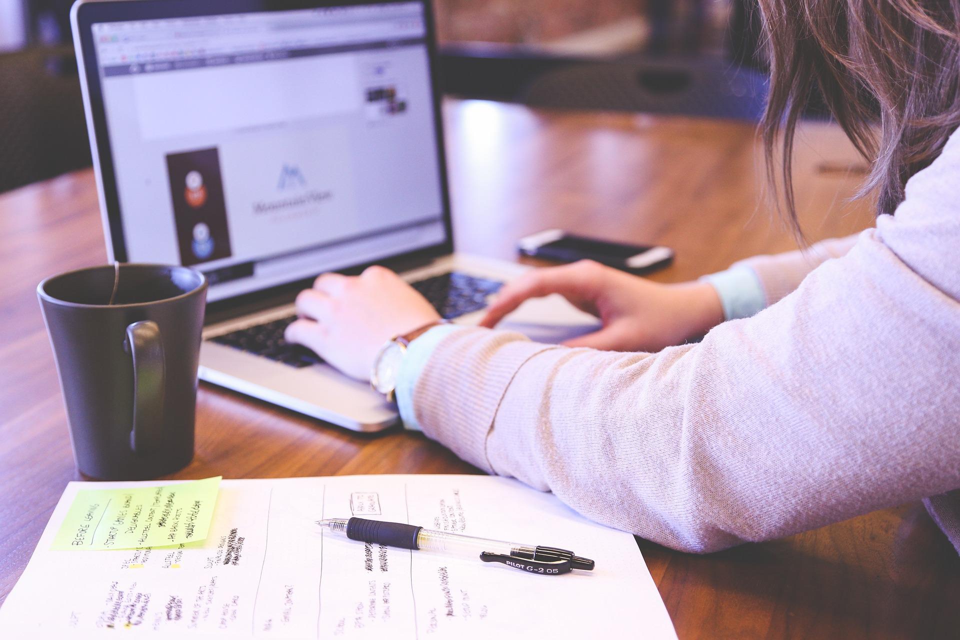 Compila il questionario di OCCAY per misurare le competenze digitali di consulenti professionali e responsabili HR
