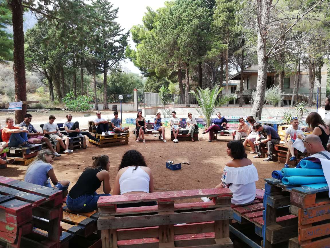 Partecipa al training di DRAW YOUR THOUGHTS e accresci le tue competenze attraverso lo storytelling e la graphic facilitation